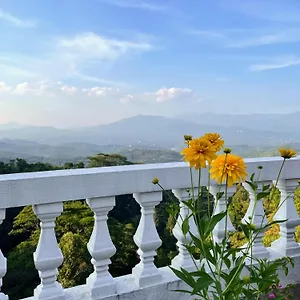 Отель Bellwood Hills & Канди